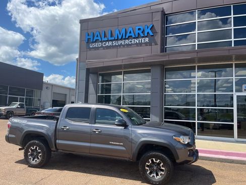 Used 2021 Toyota Tacoma TRD Off-Road w/ Technology Package image 8