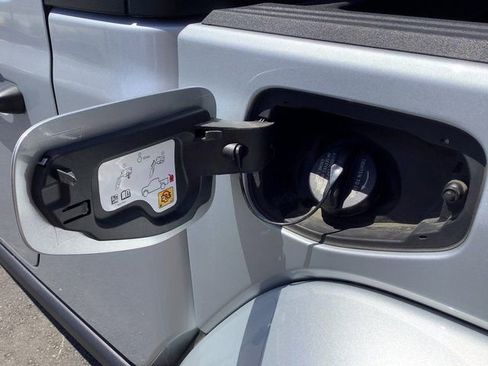 Used 2023 Jeep Gladiator Willys image 23