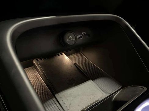 Used 2025 Volvo XC40 B5 Plus image 50