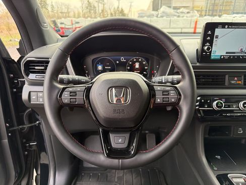 Used 2025 Honda Pilot Black Edition image 18