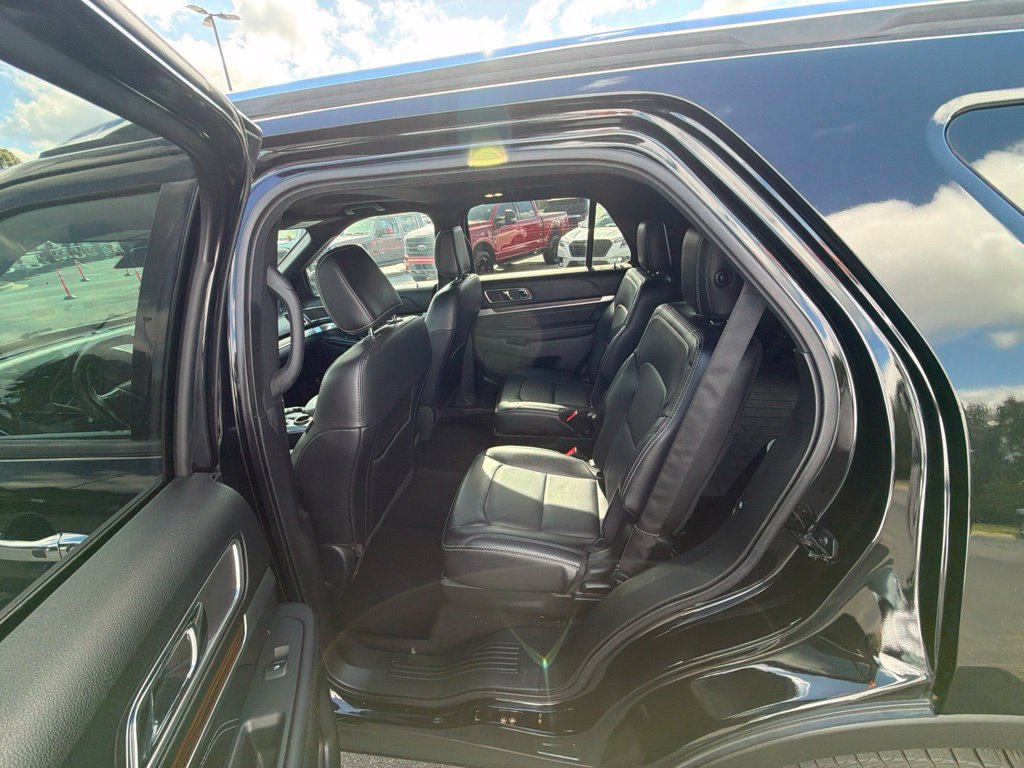Used 2018 Ford Explorer Limited w/ Equipment Group 301A FWD image 14