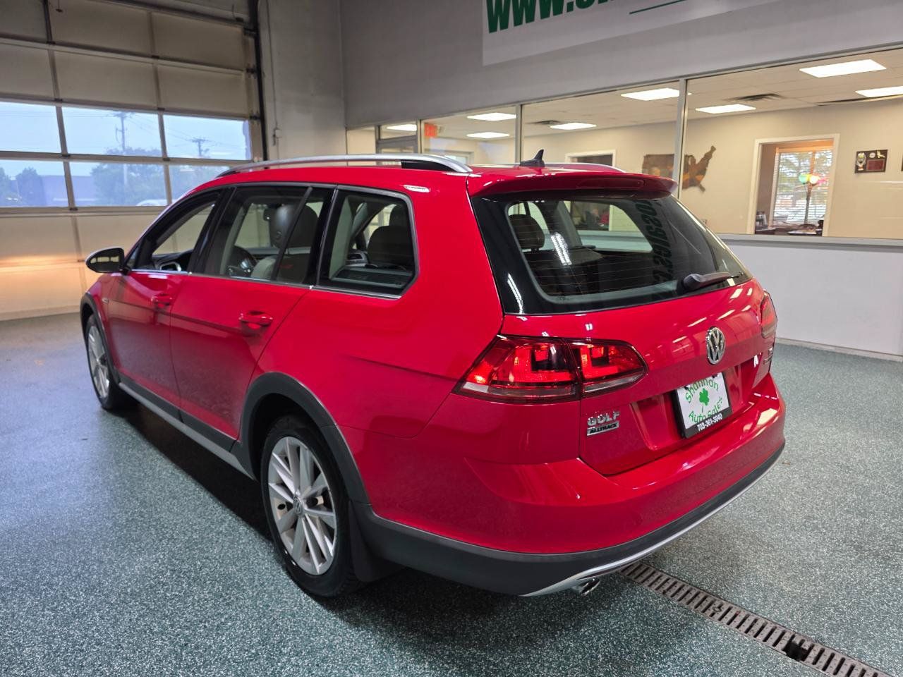 Used 2017 Volkswagen Golf Alltrack SE AWD/4WD image 9