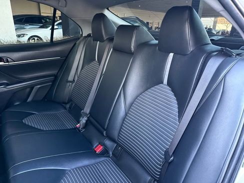 Used 2019 Toyota Camry SE w/ Carpet Mat Package image 11