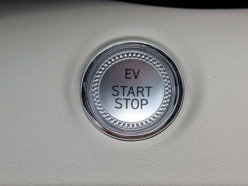 Used 2025 Genesis Electrified GV70 AWD/4WD image 32