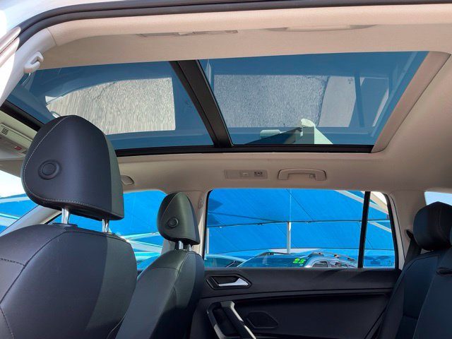 Used 2020 Volkswagen Tiguan SE w/ Panoramic Sunroof Package AWD/4WD image 10