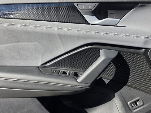 New 2025 Volkswagen Tiguan SE image 17