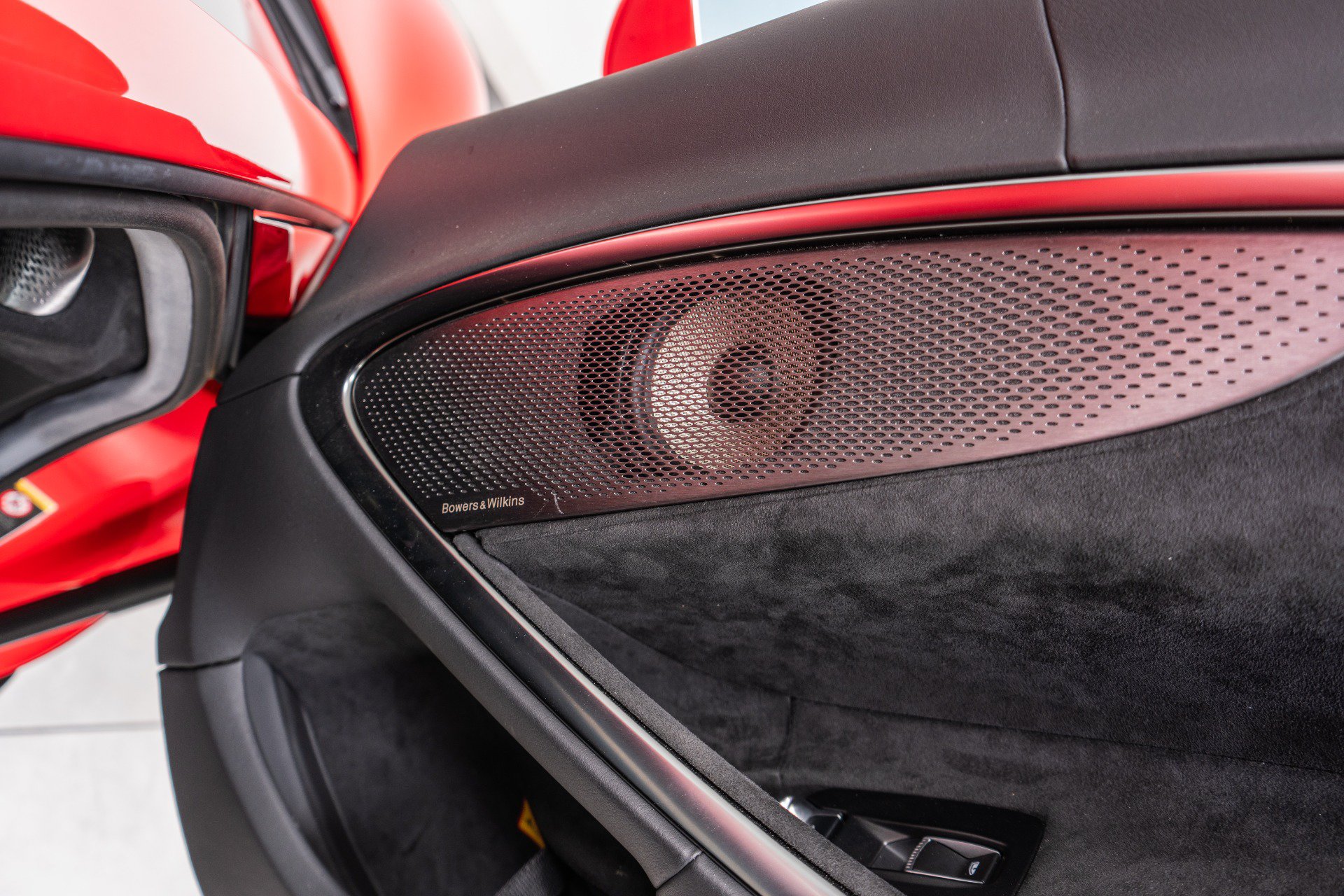 Used 2023 McLaren Artura RWD image 38