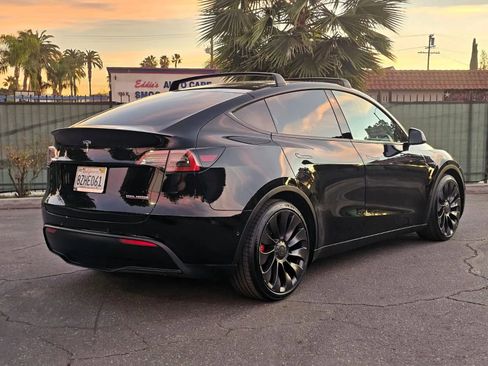 Used 2022 Tesla Model Y Performance image 4