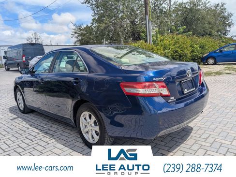 Used 2011 Toyota Camry LE image 5