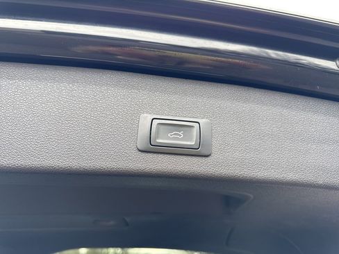 Used 2017 Audi Q5 2.0T Premium Plus w/ Technology Package image 16