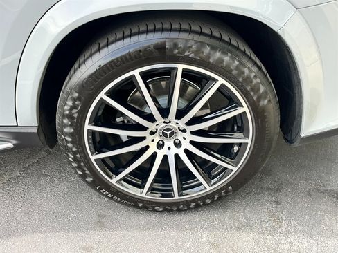 Used 2024 Mercedes-Benz GLS 580 4MATIC image 15