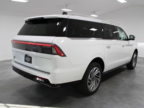 New 2025 Lincoln Navigator L Reserve image 8