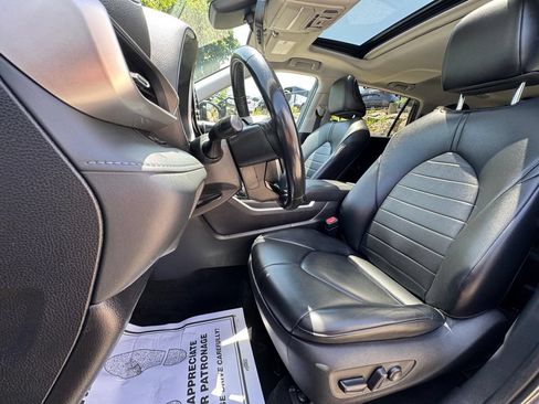 Used 2021 Toyota Highlander XLE AWD/4WD image 15