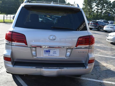 Used 2013 Lexus LX 570 4WD w/ Luxury Pkg image 4