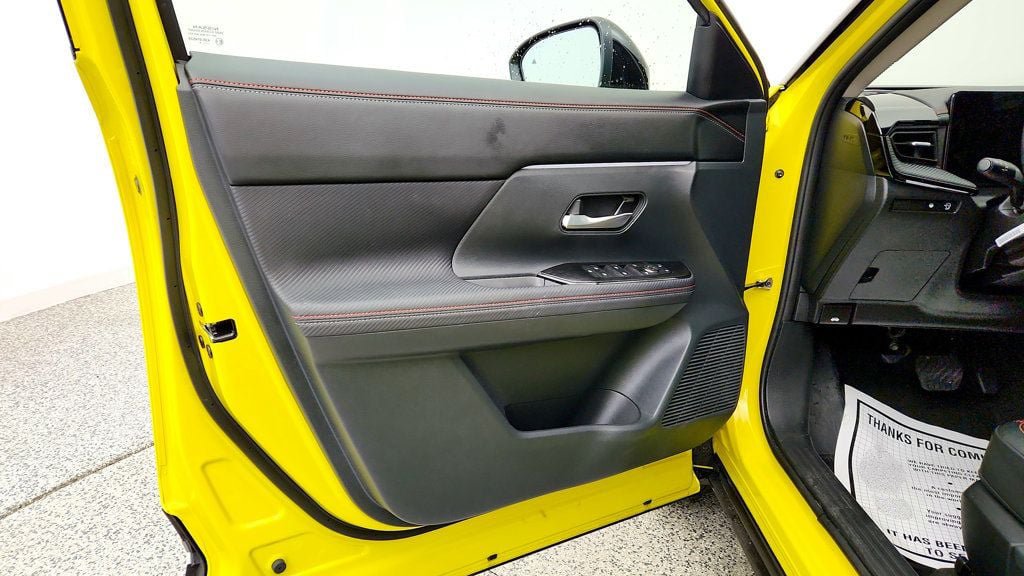 Used 2025 Nissan Kicks SR FWD image 10
