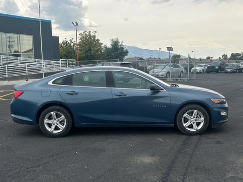 Used 2024 Chevrolet Malibu LT FWD image 2