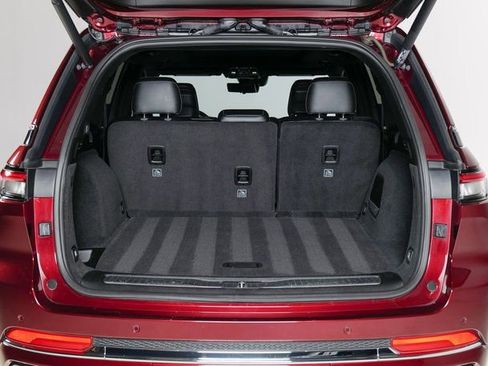 Used 2022 Jeep Grand Cherokee Overland w/ Luxury Tech Group IV image 7