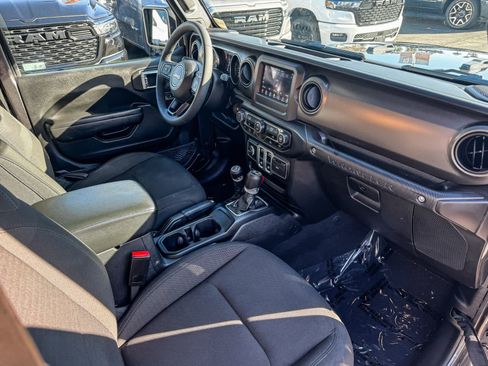 Used 2023 Jeep Wrangler Willys image 11