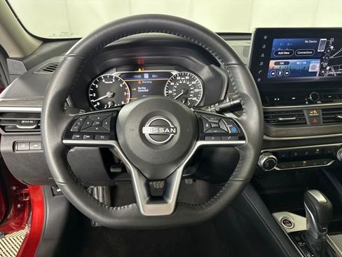 Used 2023 Nissan Altima 2.5 SV w/ SV Premium Package image 14