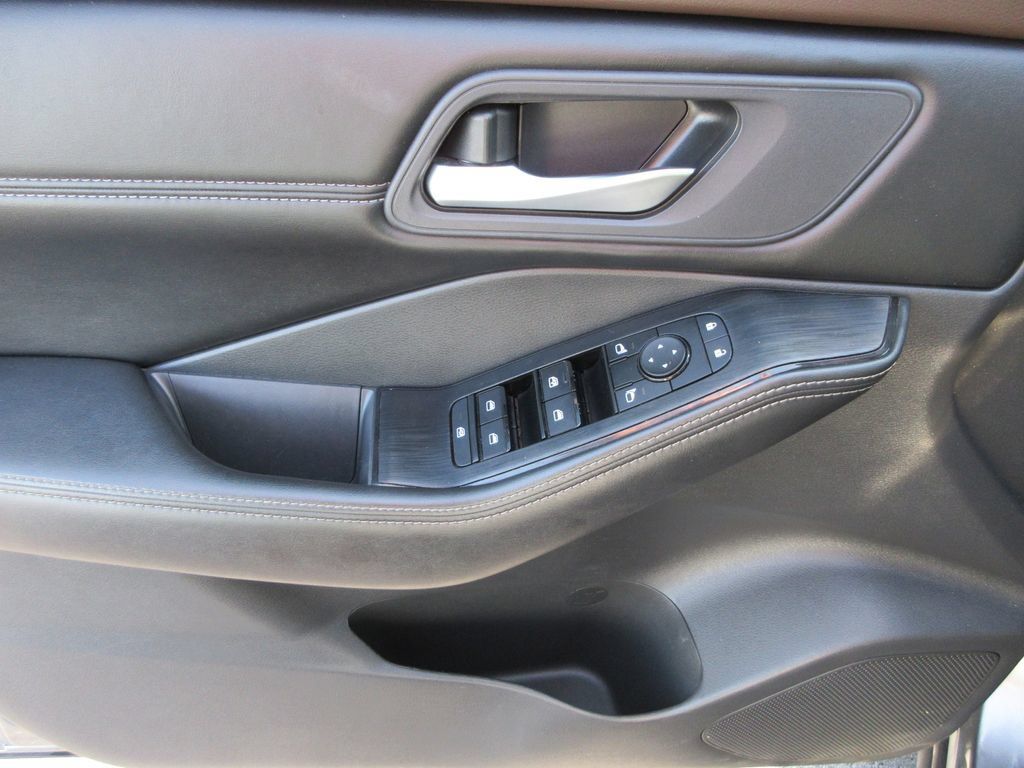 Used 2023 Nissan Rogue SV w/ SV Premium Package AWD/4WD image 22