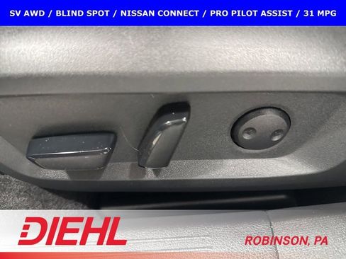 Used 2022 Nissan Rogue SV image 18