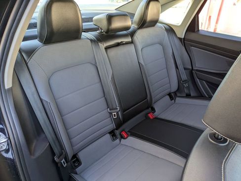 Used 2025 Volkswagen Jetta SE image 27