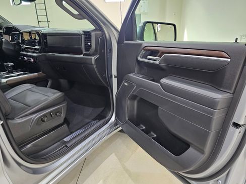 Used 2025 GMC Sierra 1500 SLT w/ SLT Premium Package AWD/4WD image 42