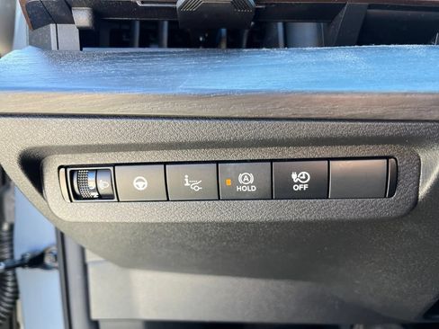 Used 2023 Nissan Ariya AWD image 14