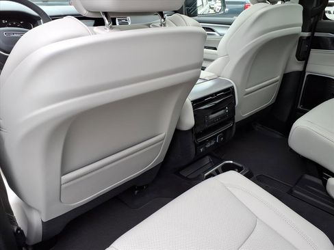 New 2026 Jeep Grand Wagoneer Limited AWD/4WD image 18