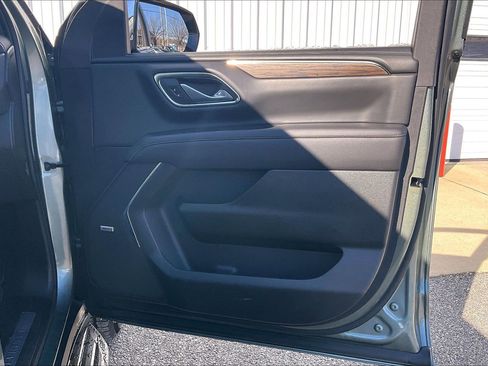 Used 2023 Chevrolet Suburban Premier image 28