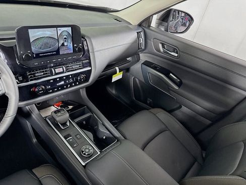 New 2025 Nissan Pathfinder SL image 24