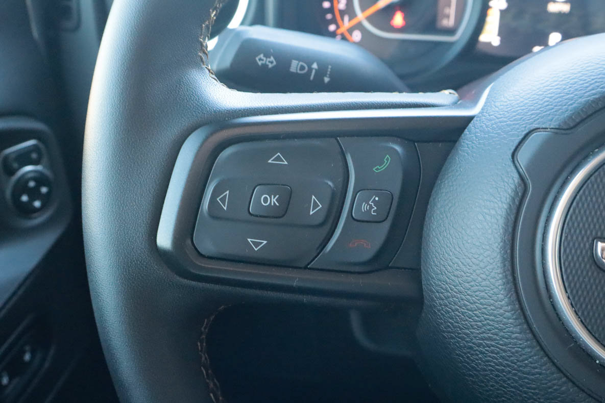 Used 2025 Jeep Gladiator Mojave AWD/4WD image 30