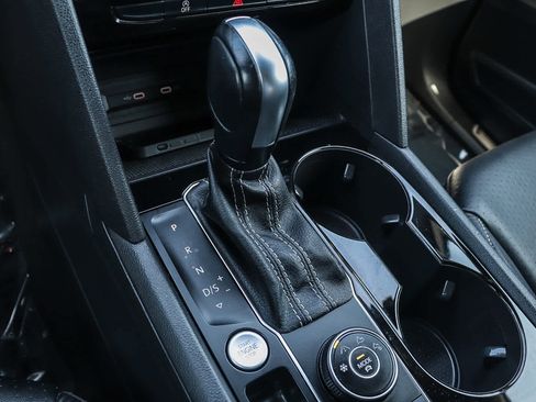 Used 2022 Volkswagen Atlas Cross Sport SE image 19