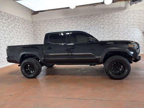 Used 2020 Toyota Tacoma TRD Off-Road w/ Technology Package image 8