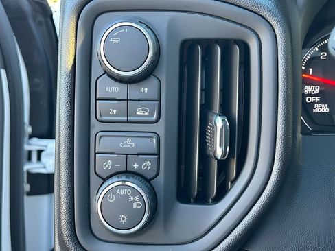 Used 2025 Chevrolet Silverado 1500 Custom image 32