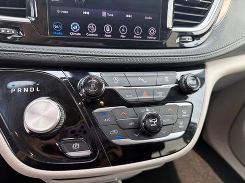 Used 2019 Chrysler Pacifica Limited FWD image 20