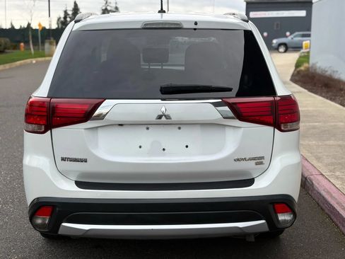 Used 2016 Mitsubishi Outlander SEL AWD/4WD image 5