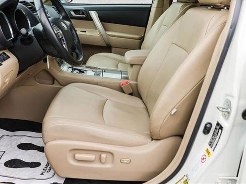 Used 2013 Toyota Highlander SE image 11