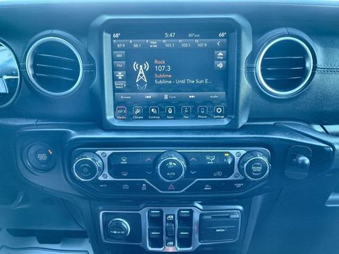 Used 2022 Jeep Wrangler Unlimited Sahara AWD/4WD image 13