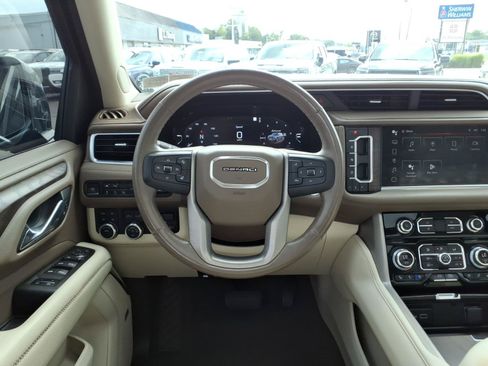 Used 2022 GMC Yukon Denali w/ Denali Premium Package AWD/4WD image 14