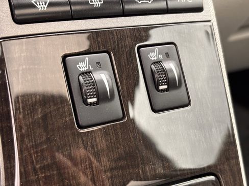 Used 2013 Toyota Venza XLE image 25