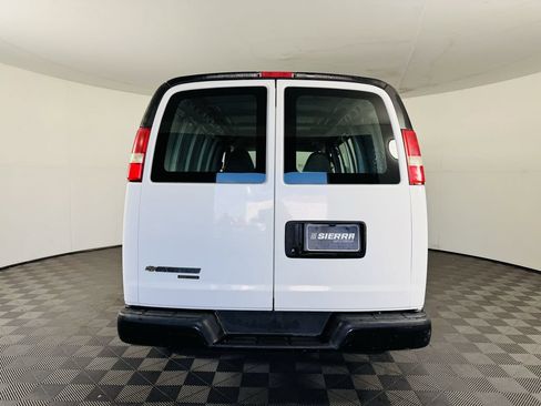Used 2015 Chevrolet Express 2500 RWD image 15