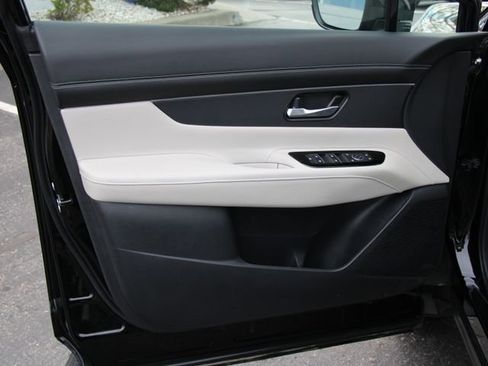 Certified 2025 Nissan Murano SV image 14