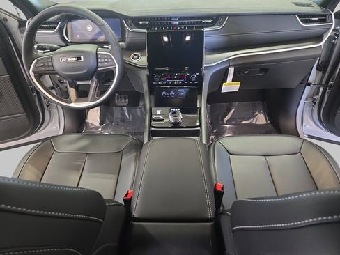 New 2025 Jeep Grand Cherokee Limited w/ Trailer Tow Package image 9