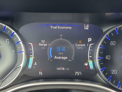 Used 2025 Chrysler Pacifica Select image 28