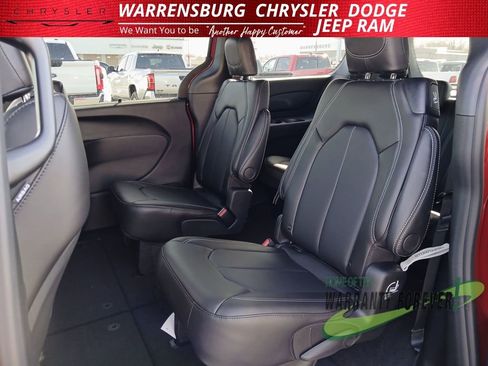 New 2026 Chrysler Pacifica Select image 13