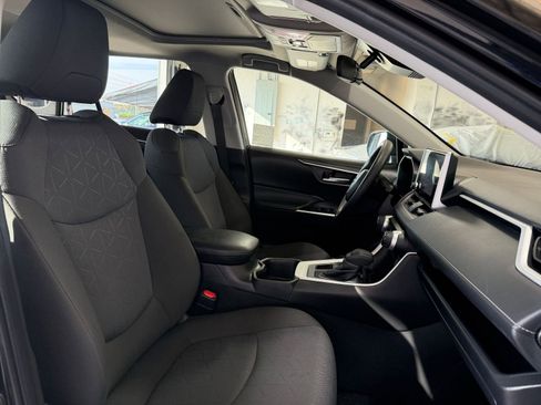 Used 2025 Toyota RAV4 XLE image 37