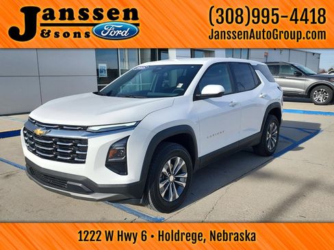 Used 2025 Chevrolet Equinox LT image 2