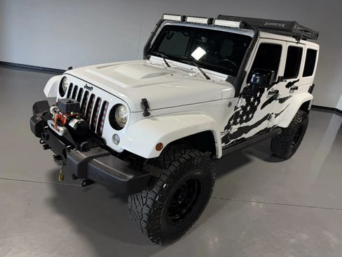 Used 2015 Jeep Wrangler Unlimited Sahara AWD/4WD image 8