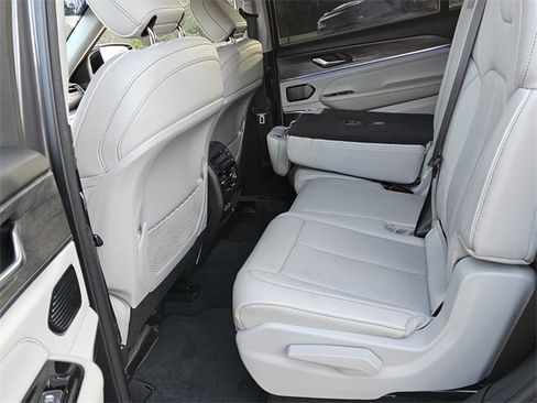 Used 2022 Jeep Grand Cherokee L Overland image 7